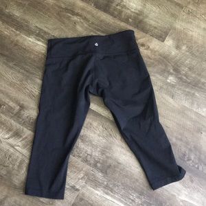 Lululemon Capri size 10 paints
